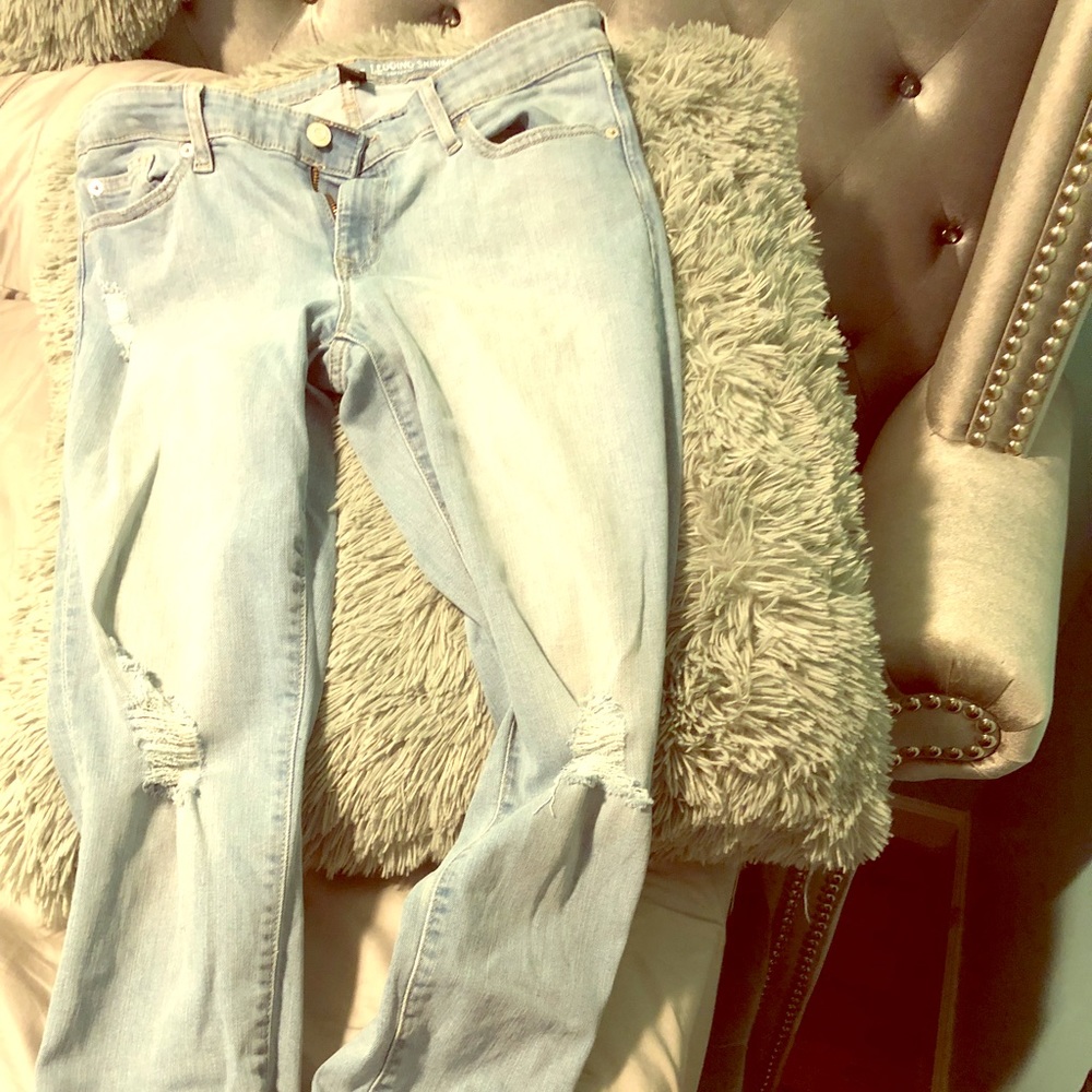 Distressed Legging Skimmer Jeans